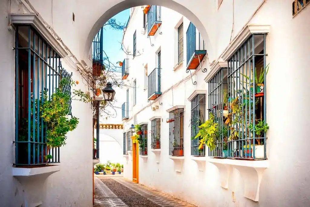 calle juderia de cordoba andalucia