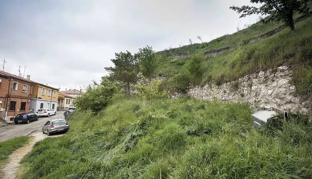 Ladera del Castillo donde se creen que están los restos del asentamiento. - Foto: Patricia