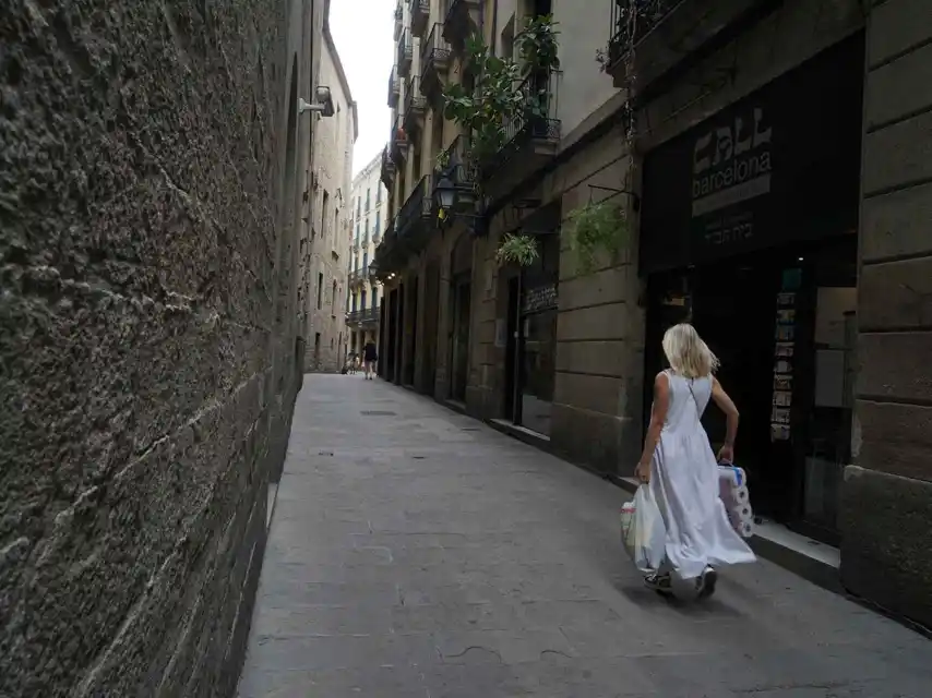 En la calle Sant Honorat, se encuentra uno de los pocos comercios judíos de Barcelona YOLANDA CARDO