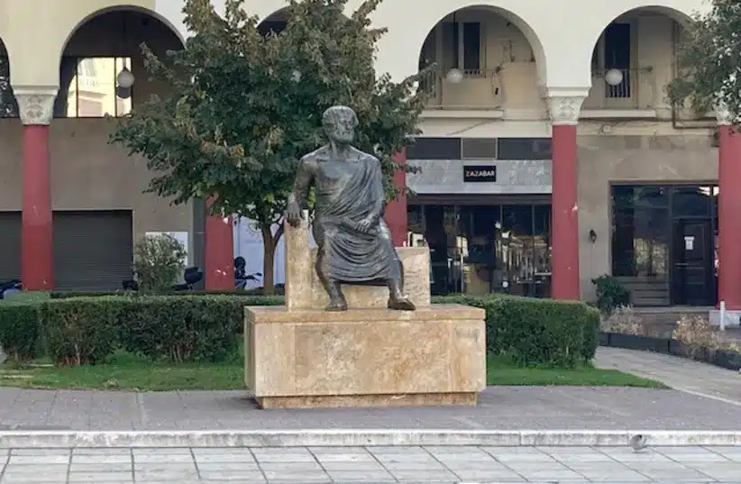 ESTATUA DE ARISTÓTELES (crédito: Nahum Schnitzer)