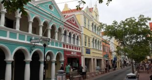 Una calle en el barrio histórico de Willemstad, Caracao, que comenzó como un centro para los traficantes de esclavos holandeses Foto de Wikimedia Commons