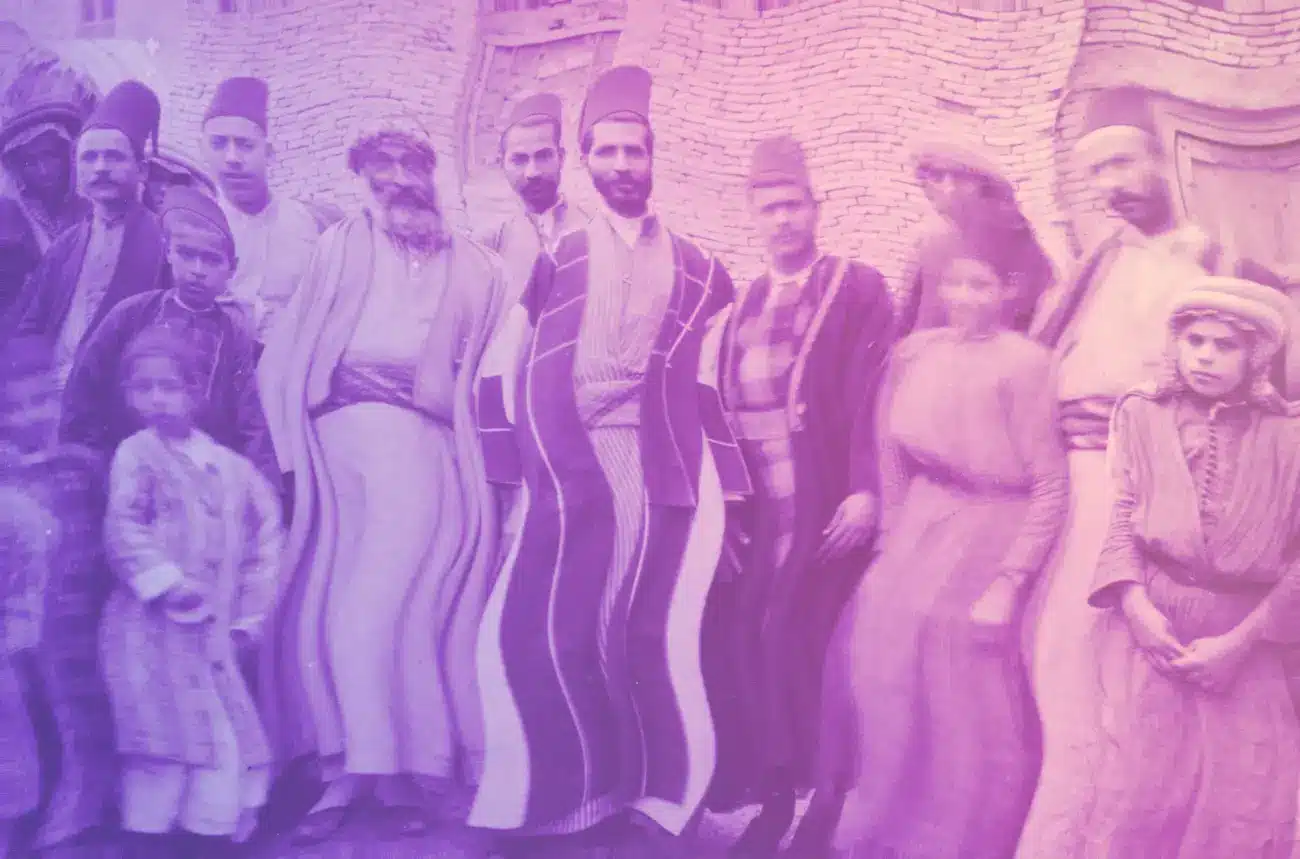 Comerciantes cristianos y judíos en Basora, Irak, 1891FOTO ORIGINAL: APH HOTZ/ROYAL GEOGRAPHICAL SOCIETY VÍA GETTY IMAGES