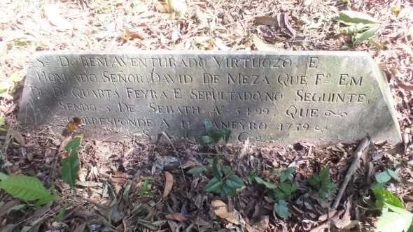 Una de las dos lápidas de Ohalim del cementerio Cassipora Creek