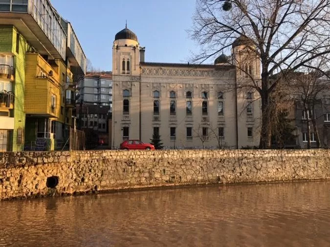 Exterior de la sinagoga Ashkenazi de Sarajevo - Imagen de David Ian Klein