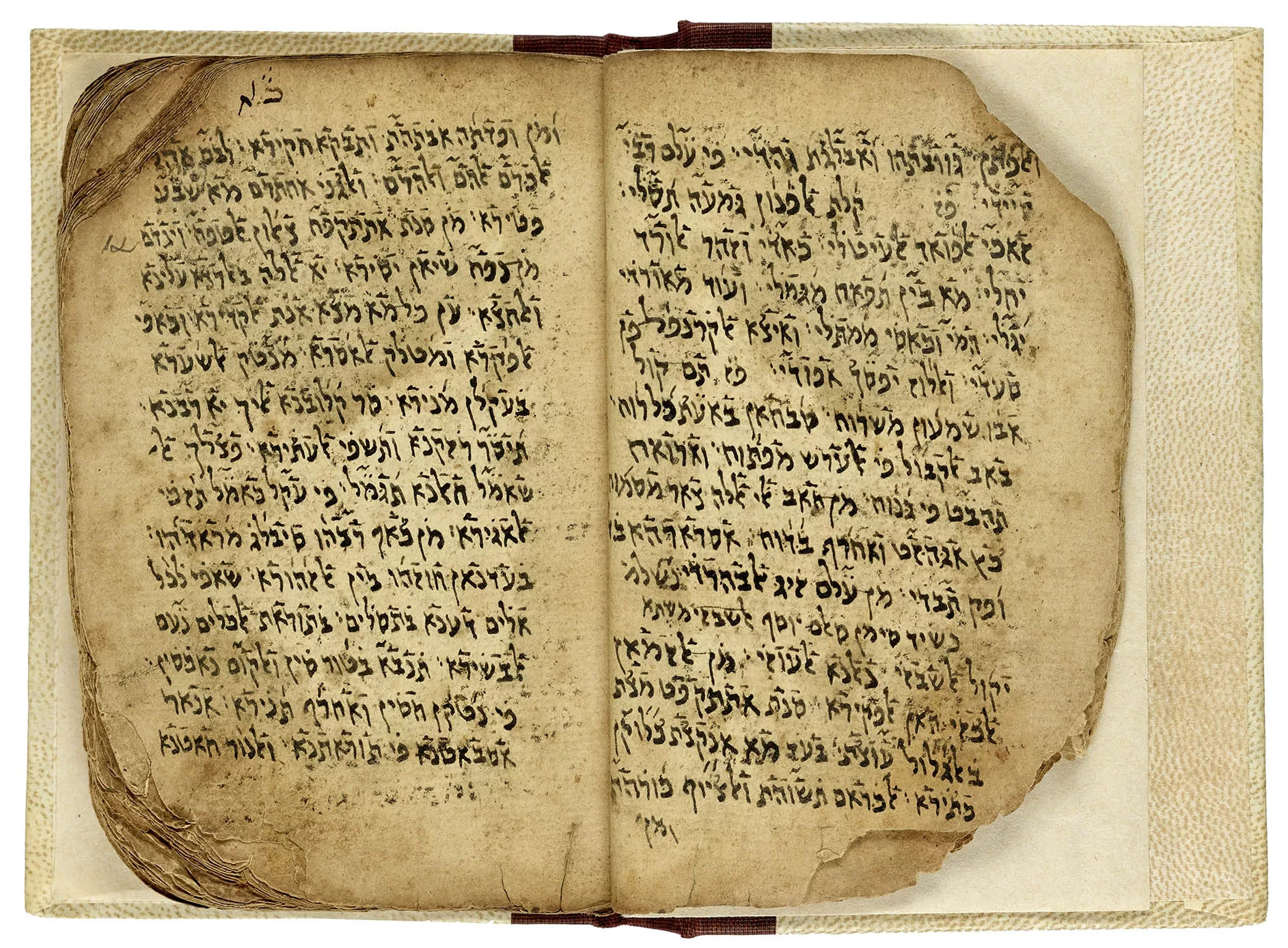 Manuscrito en judeoárabe de la colección de poesía (diwan) de Shalom Shabazi de puño y letra del autor. Yemen, siglo XVII. Imagen de Ardon Bar-Hama para el libro 101 tesoros de la Biblioteca Nacional de Israel.