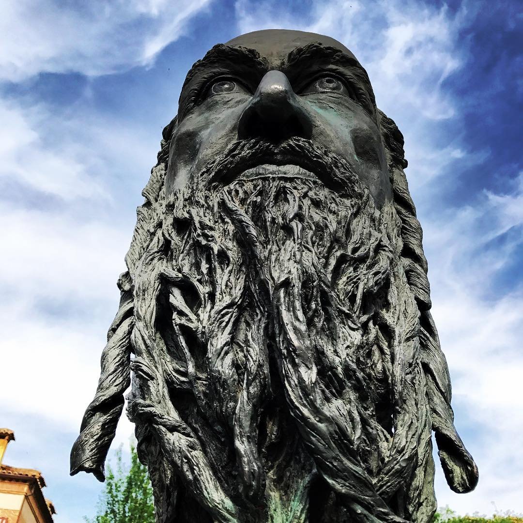 Estatua Samuel ha-Leví en Toledo, muy cerca de la entrada del Museo del Greco.