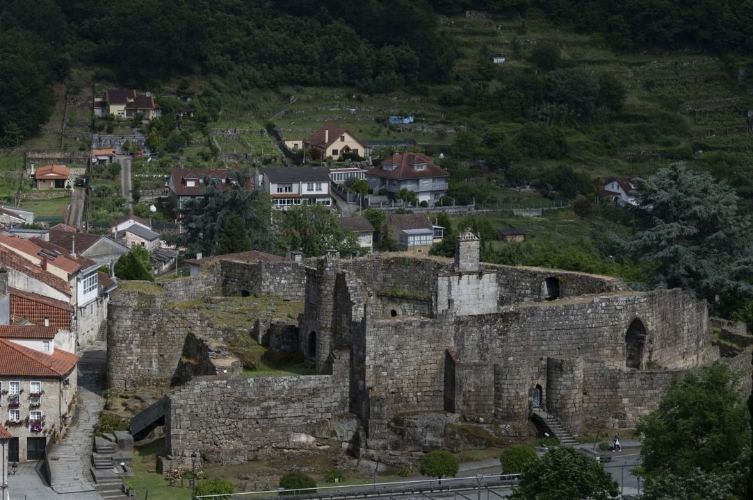 Castillo de los Condes de Sarmiento, una de las fortalezas más antiguas de Galicia.