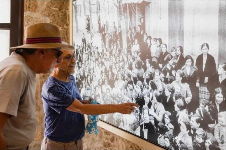 Isaac Habib en el Museo Judío de Rodas, 17 de julio. LOUIZA VRADI PARA M LE MAGAZINE DU MONDE