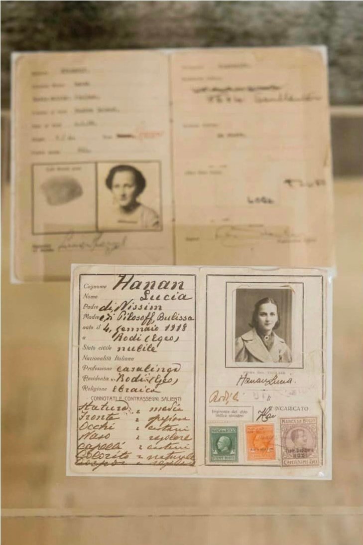 Pasaportes de deportados de Rhodesia, en el Museo Judío de Rodas, 18 de julio. LOUIZA VRADI PARA M LE MAGAZINE DU MONDE