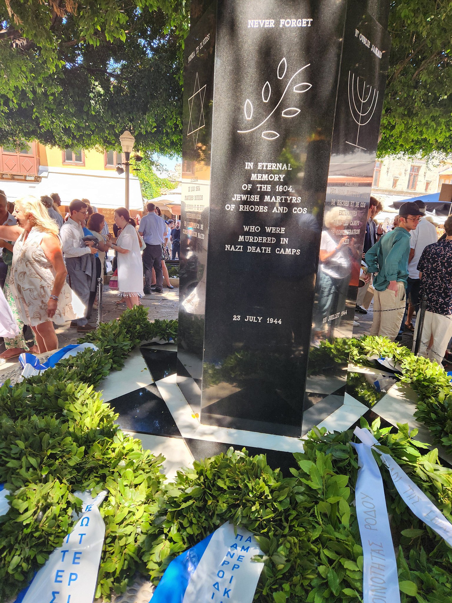 El 19 de julio de 2024 se celebró en Rodas (Grecia) la ceremonia conmemorativa del 80.º aniversario de la deportación de los judíos de Rodas y Kos a Auschwitz. (Fotografía de Yitzchak Kerem)