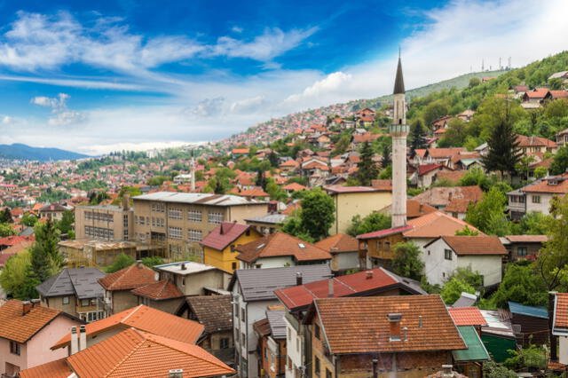 Sarajevo, la capital de Bosnia y Herzegovina, fue la principal ciudad donde se asentaron los judíos expulsados de España en 1492. Foto: Expedia.