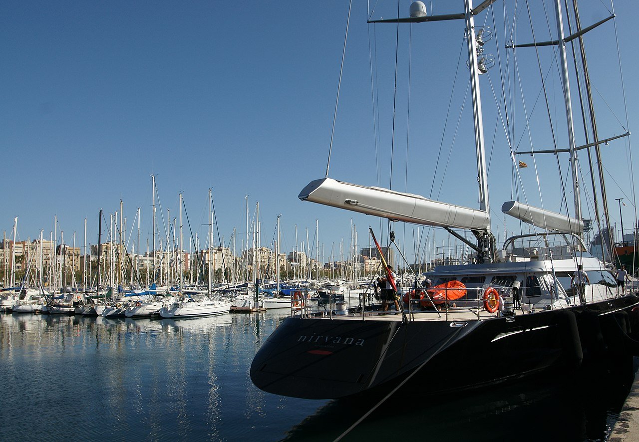 Su velero Nirvana Formentera en el Port Vell Rambla de Mar.