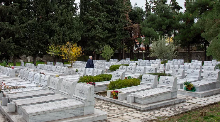 Benmayor en el Nuevo Cementerio Judío de Tesalónica, donde está enterrado su padre León Elena Kaniadakis