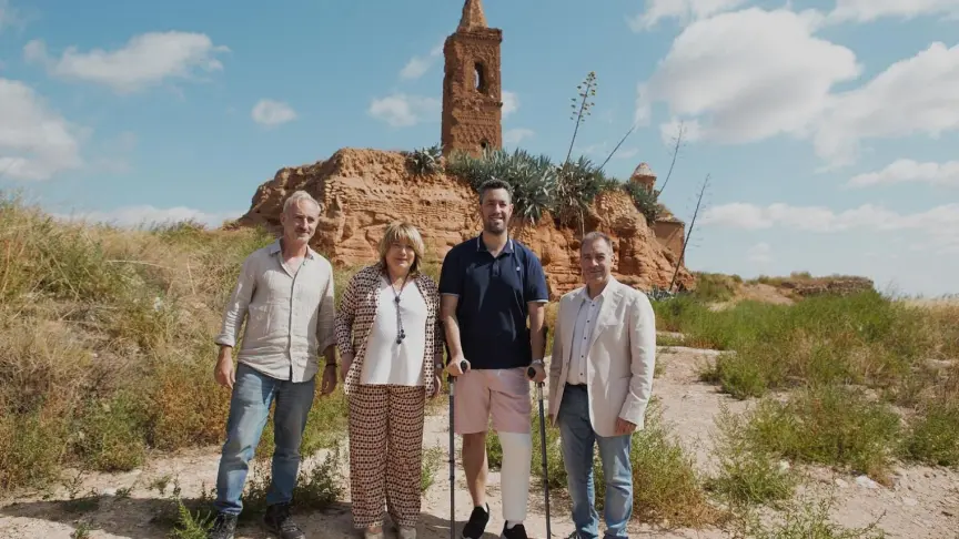 Alfonso Fanjul, arqueólogo; Tomasa Hernández, consejera de Educación, Cultura y Deporte del Gobierno de Aragón; Iñaki Echeveste, director ejecutivo de la Red de Juderías de España; y Carmelo Pérez, alcalde de Belchite. Simón Aranda Ayuntamiento de Belchite