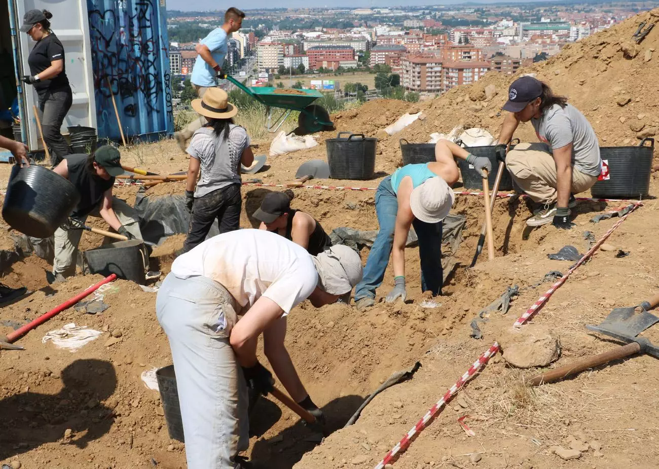 Excavaciones de 2025 en el antiguo asentamiento de los Judíos de Puente Castro. ULE