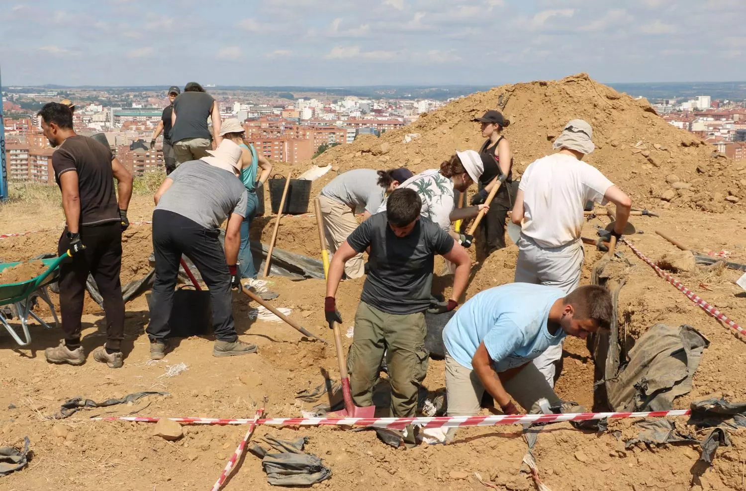 Trabajos en el yacimiento de la judería de León en Puente Castro, en la quinta campaña (2025). ULE