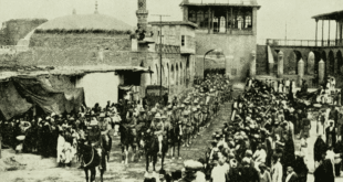 El ejército indio dirigido por el general Maude entra en Bagdad en 1917 después de derrotar a los otomanos.