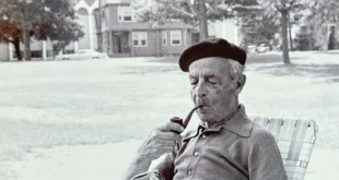 Alfred Ascher en Worcester, Massachusetts, en algún momento entre 1978 y 1986. (Cortesía de Albion-Andalus Books, Gloria Ascher y Robert Ascher.)