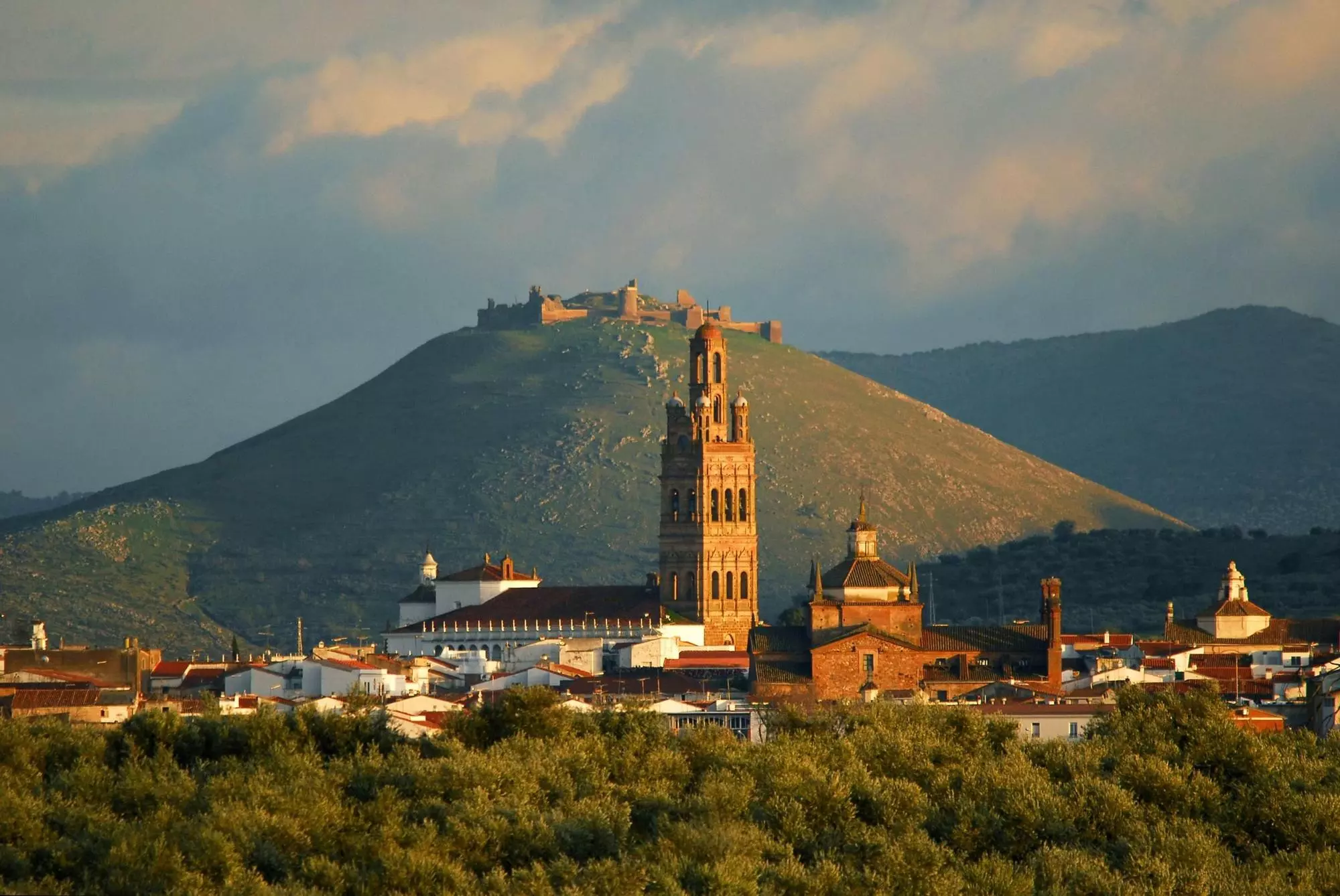 Llerena, entre sierras y olivos. / LA CRÓNICA