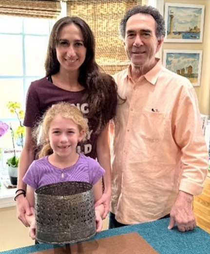 Con mi hija, Rachelle Pearle y mi nieta, Abigail