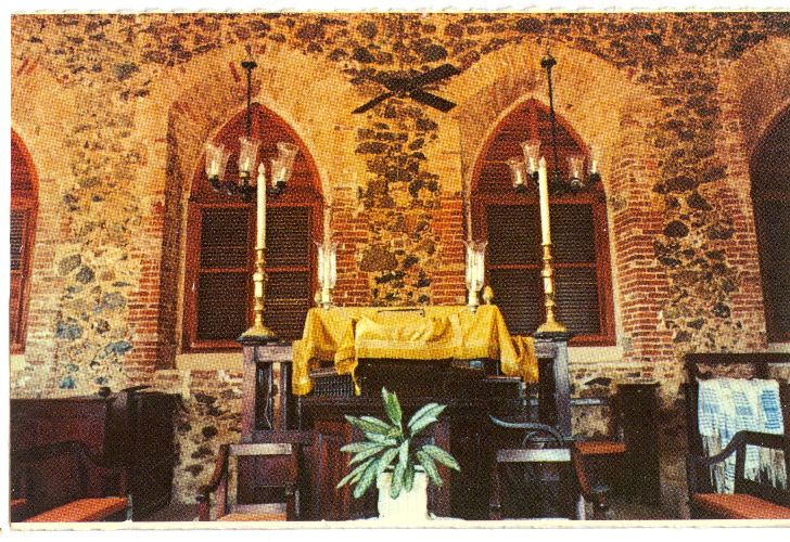La sinagoga de Santo Tomás, “ Congregación de Bendición, Paz y Actos de Piedad ”, – Islas Vírgenes de los Estados Unidos. Fotografía de Ron Rolfe – Colección de Postales Judaicas Joseph y Margit Hoffman, Centro de Investigación del Folclore, Instituto Mandel de Estudios Judíos, Universidad Hebrea de Jerusalén.