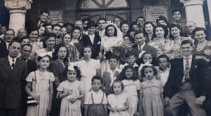Familia judía libanesa en la sinagoga Maghen Abraham en Beirut.