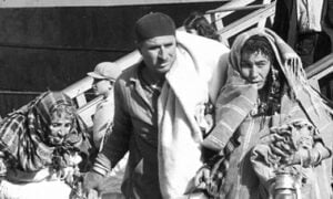 Judíos libios llegando a Haifa (Crédito: Arnold Behr/Archivos del Jerusalem Post)
