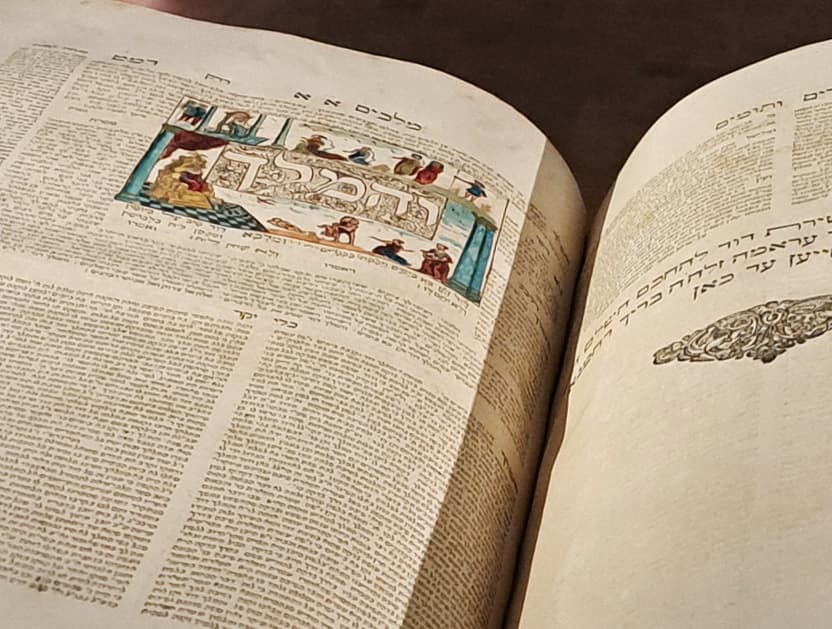 Kehilot Moshe, Ámsterdam, 1724. Se exhibe en la exposición permanente de la Biblioteca Nacional de Israel: "Un tesoro de palabras".