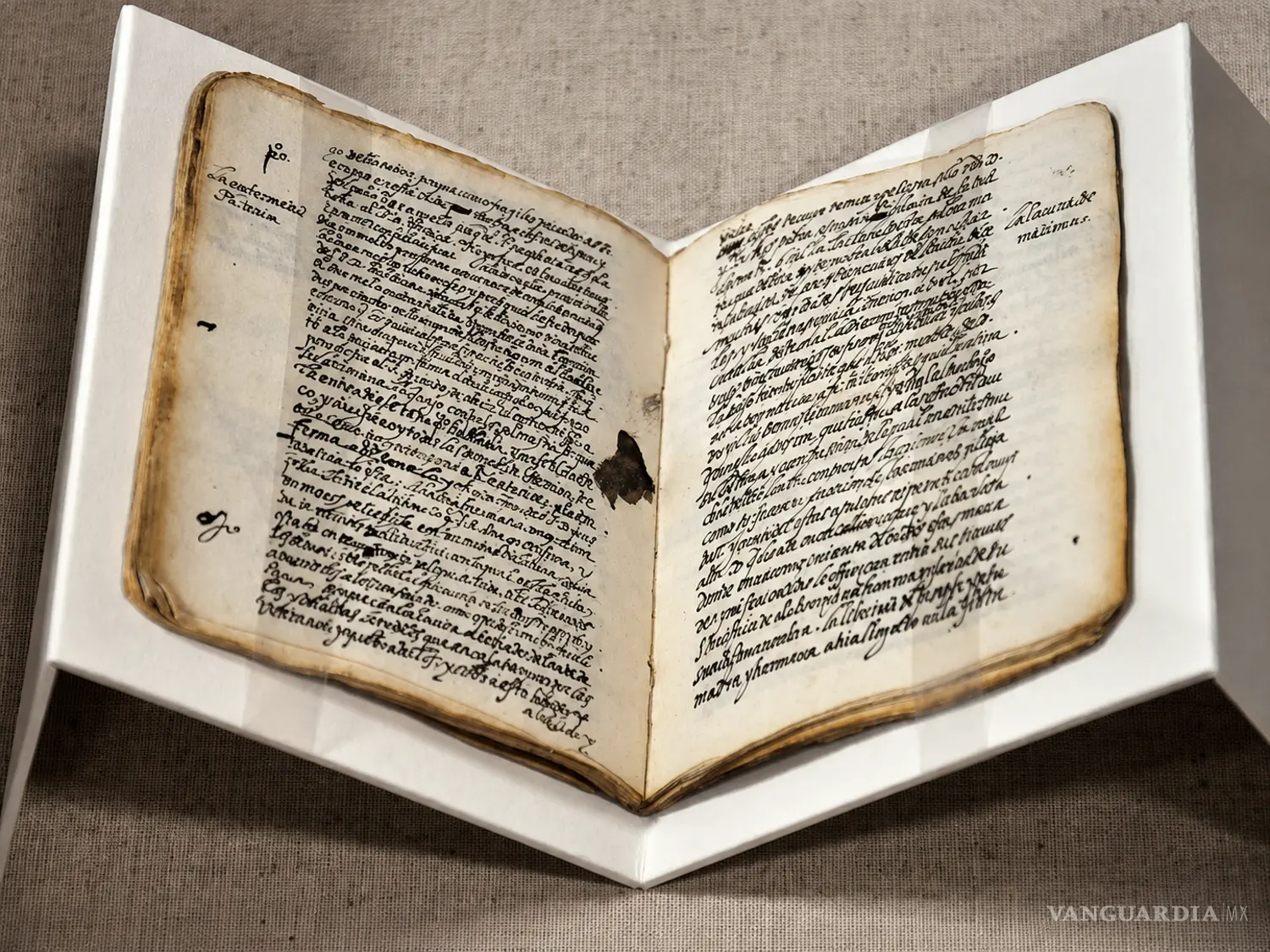 Manuscrito de Luis de Carvajal, el Mozo, integrante de la familia Carvajal y uno de los casos mejor documentados de judaísmo clandestino en la Nueva España. Él, su madre Francisca Núñez de Carvajal y otros familiares fueron condenados por practicar la ley de Moisés en el auto de fe de 1596.Imagen tomada del Gobierno Federal en donde hablan del documento.