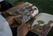 En febrero, un estudiante lee un libro en lengua maya en una escuela de San José Poaquil, Guatemala. (Emmanuel Andrés / Associated Press)