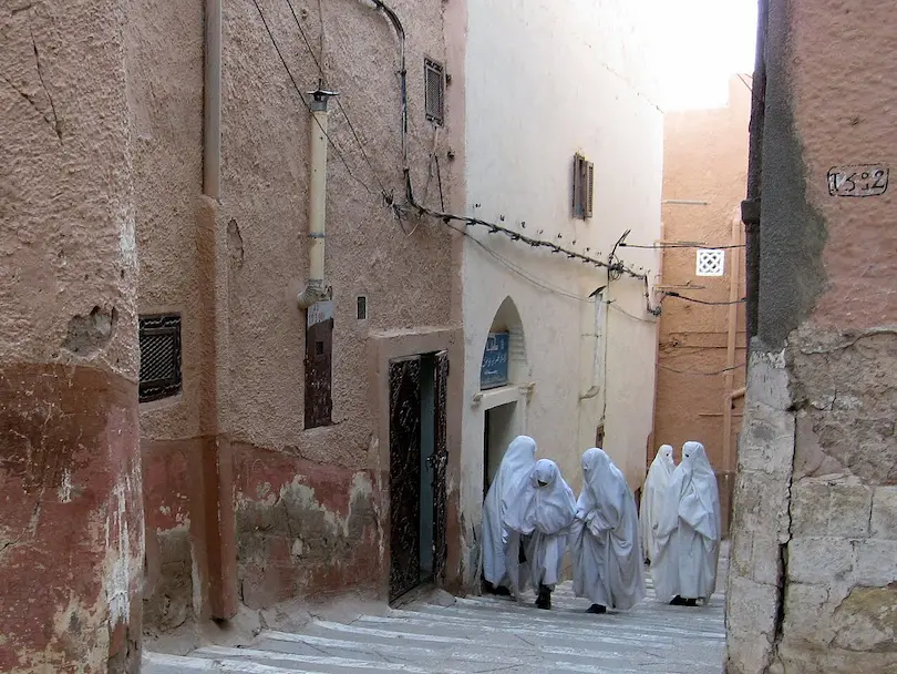 Mujeres musulmanas en Ghardaia, Argelia (Wikipedia, Stefan Krasowski )